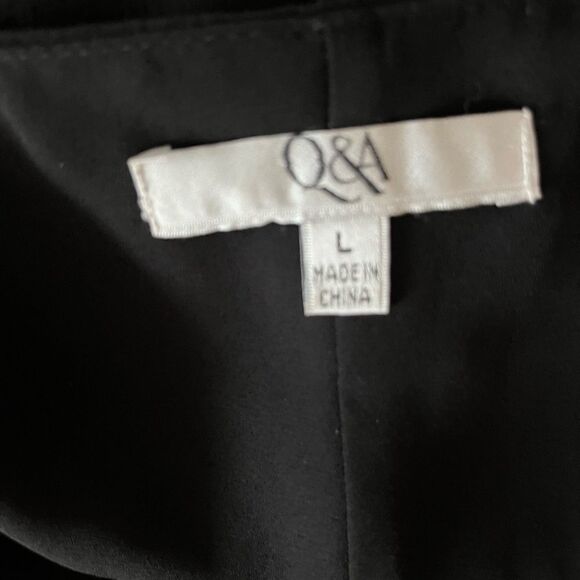 Q&A black Swiss Dot Smocked Blouse, size L - Picture 7 of 7